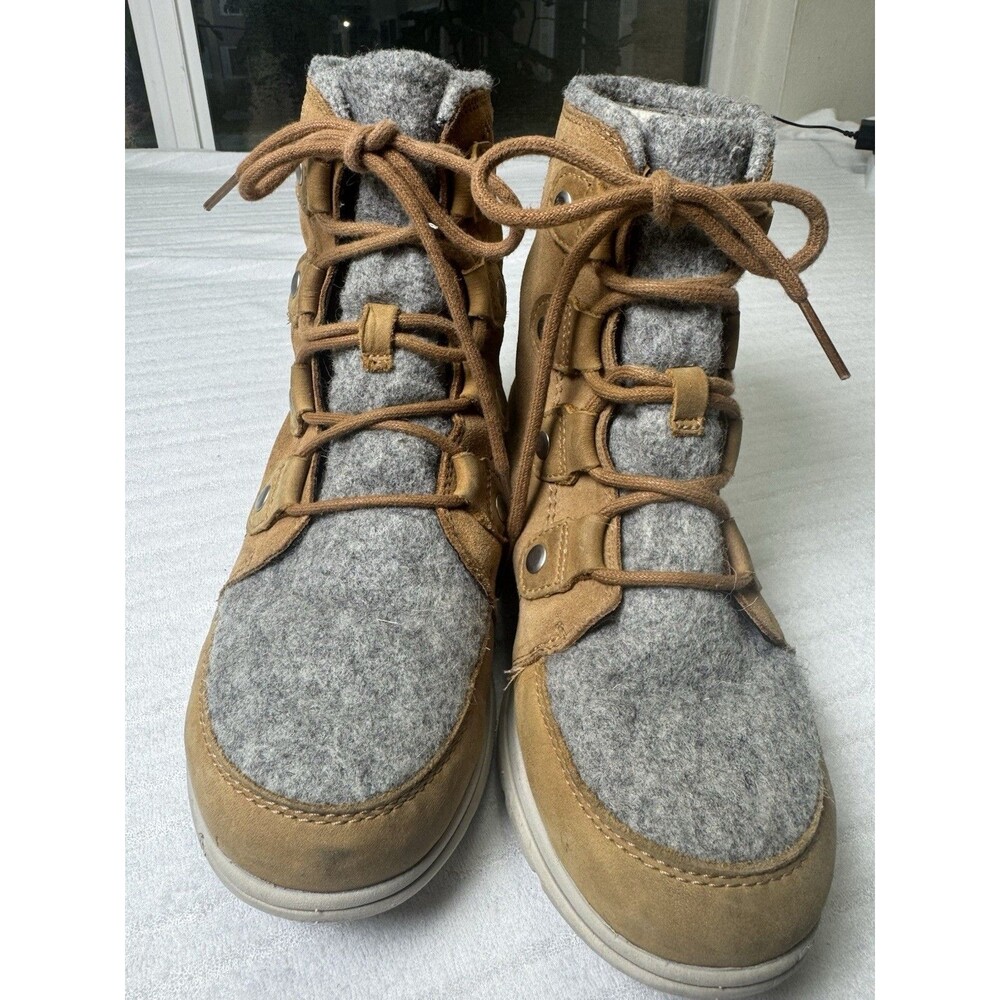 Sorel Women’s Lace-Up Ankle Boots Tan Gray Size 7.5 Suede Wool Blend Winter